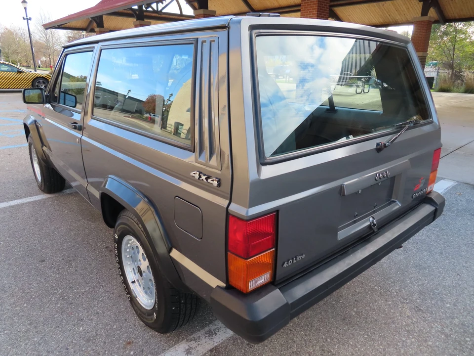 1990 Jeep XJ Cherokee - Image 13 of 31