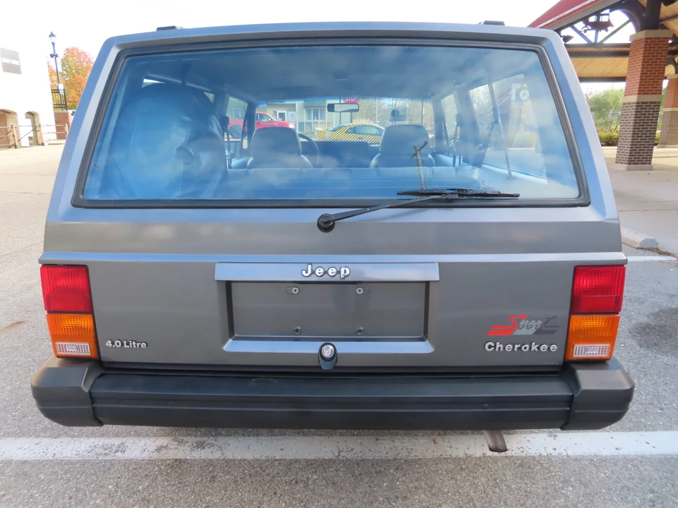 1990 Jeep XJ Cherokee - Image 16 of 31