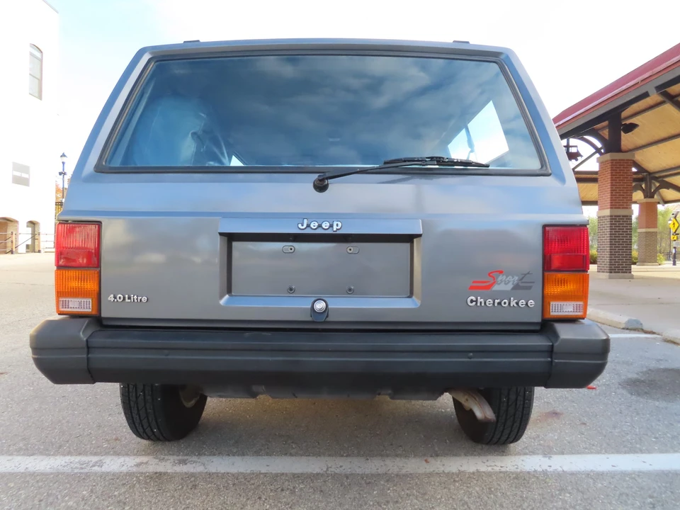 1990 Jeep XJ Cherokee - Image 15 of 31