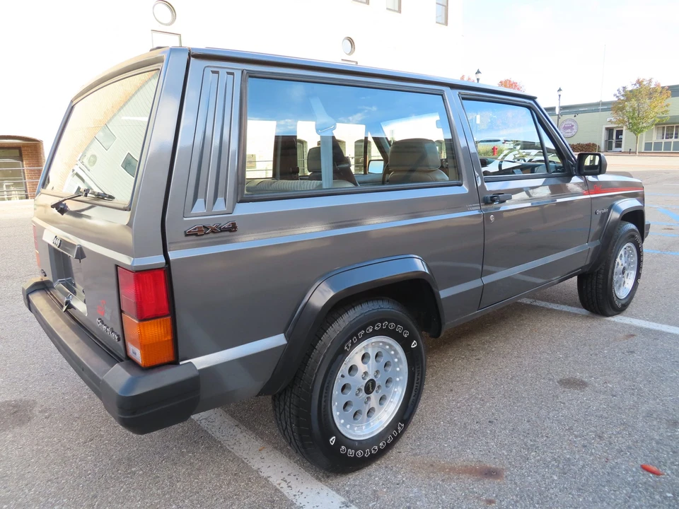 1990 Jeep XJ Cherokee - Image 19 of 31