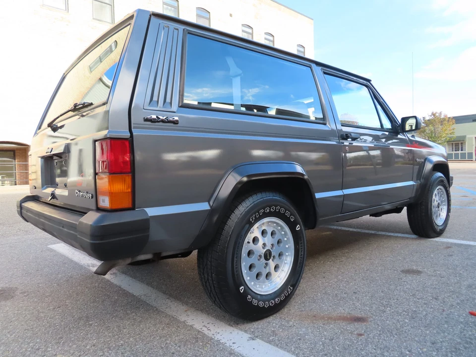 1990 Jeep XJ Cherokee - Image 18 of 31