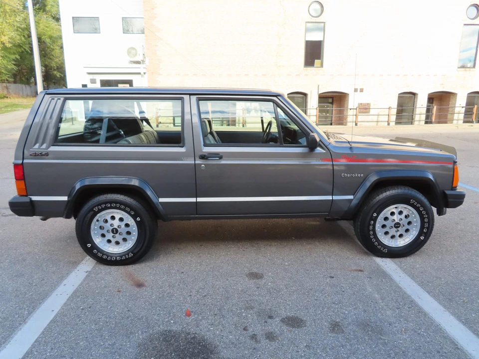 1990 Jeep XJ Cherokee - Image 22 of 31