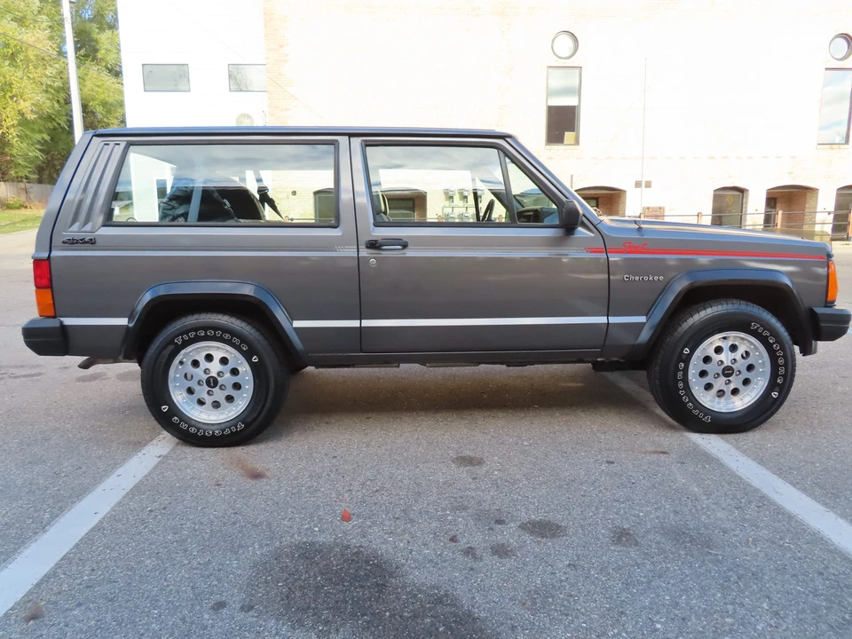 1990 Jeep XJ Cherokee - Image 21 of 31