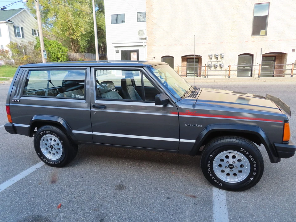 1990 Jeep XJ Cherokee - Image 28 of 31