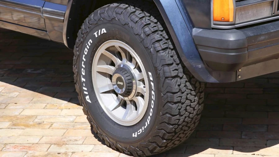 1990 Jeep Comanche - Image 16 of 25