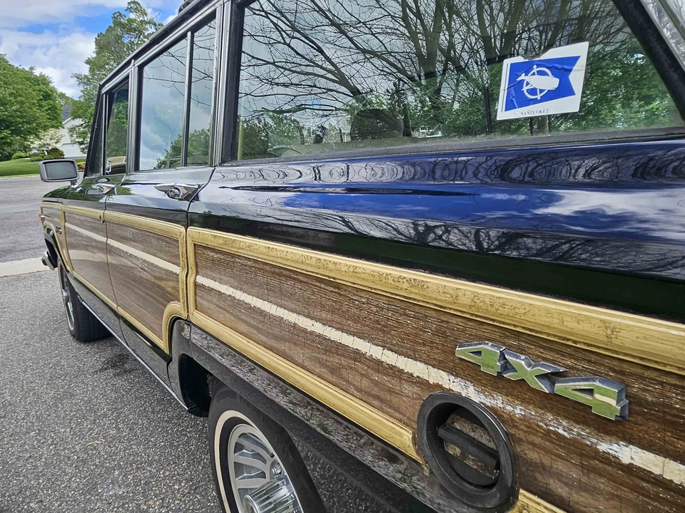 1990 Jeep SJ Grand Wagoneer - Image 14 of 31