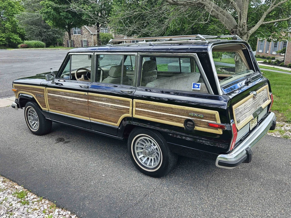 1990 Jeep SJ Grand Wagoneer - Image 5 of 31