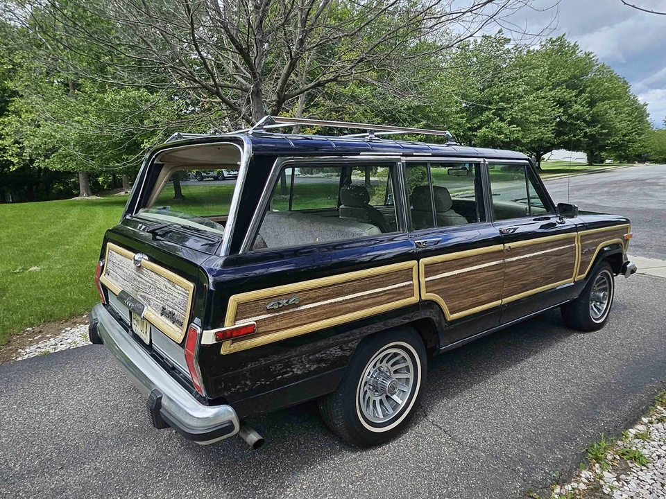 1990 Jeep SJ Grand Wagoneer - Image 7 of 31