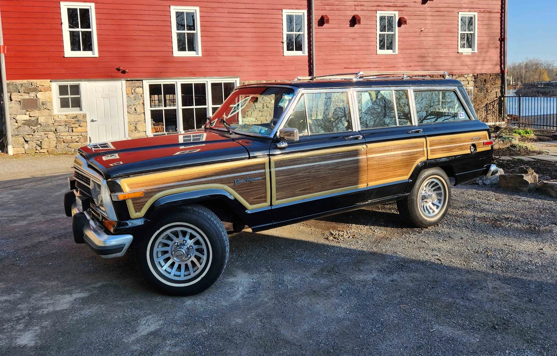 1990 Jeep SJ Grand Wagoneer - Image 10 of 31