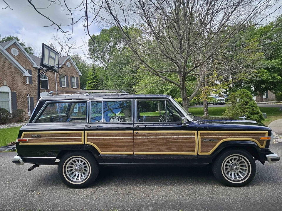 1990 Jeep SJ Grand Wagoneer - Image 8 of 31