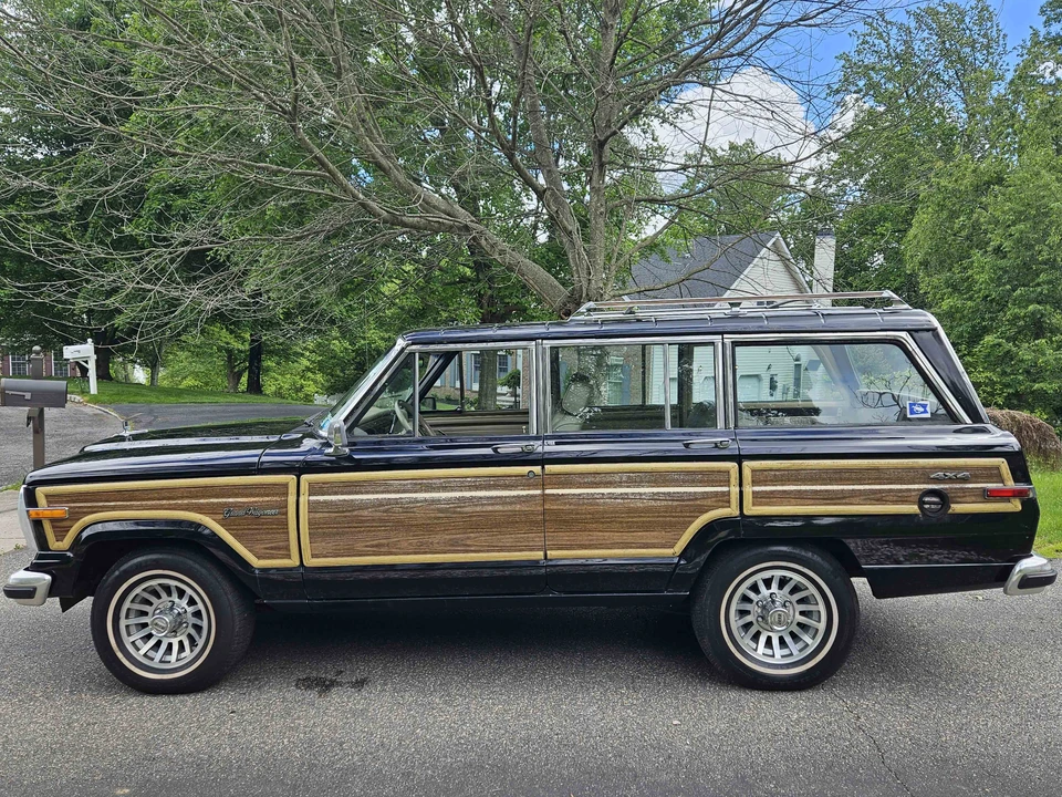 1990 Jeep SJ Grand Wagoneer - Image 4 of 31