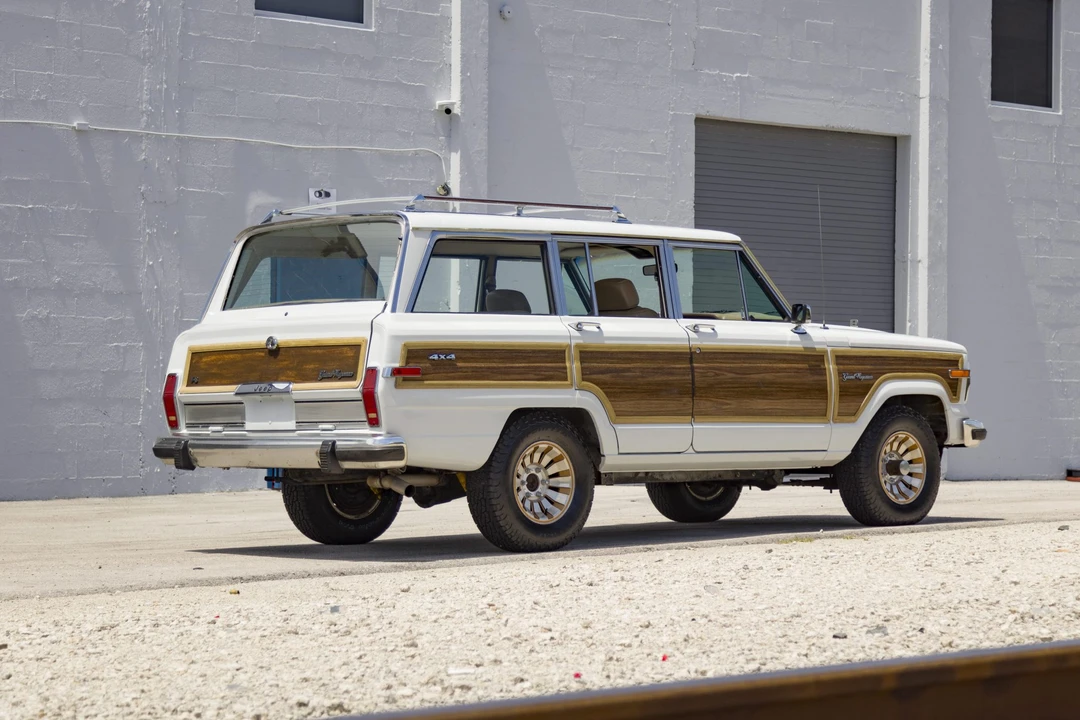 1990 Jeep SJ Grand Wagoneer - Image 13 of 31