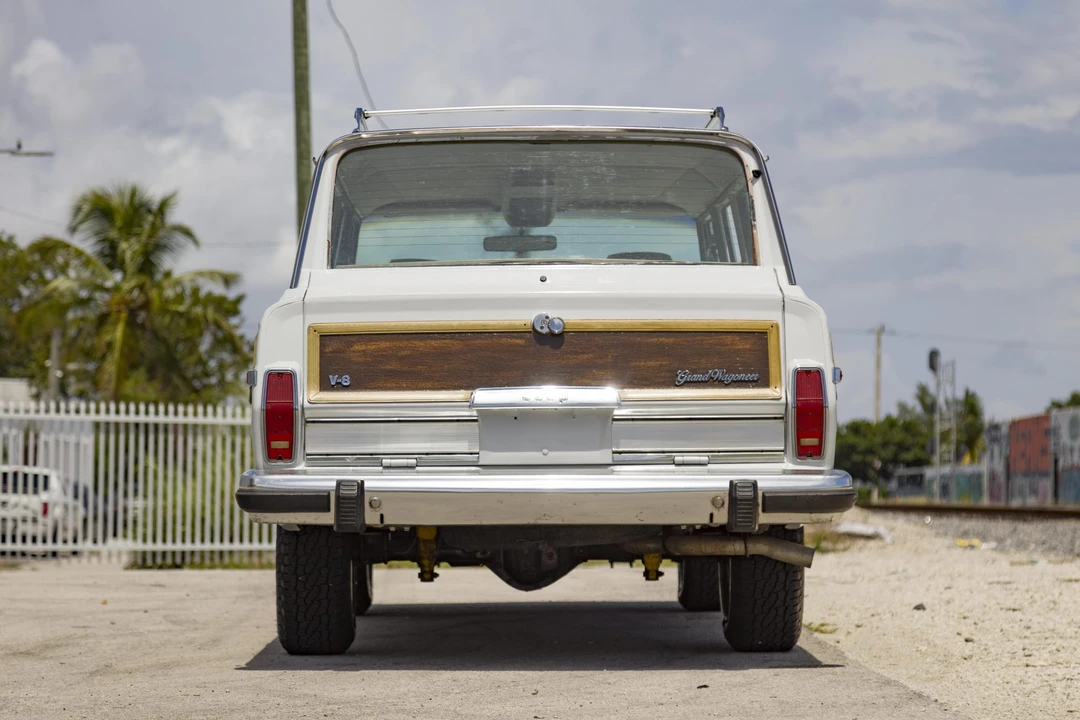 1990 Jeep SJ Grand Wagoneer - Image 14 of 31