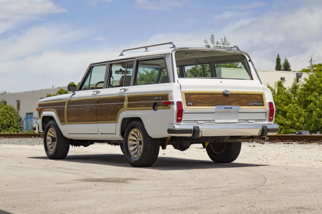 1990 Jeep SJ Grand Wagoneer - Image 15 of 31