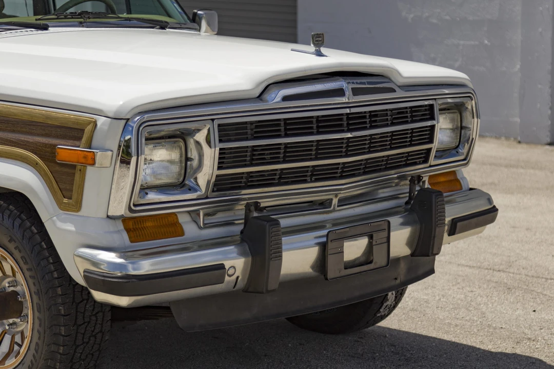 1990 Jeep SJ Grand Wagoneer - Image 19 of 31