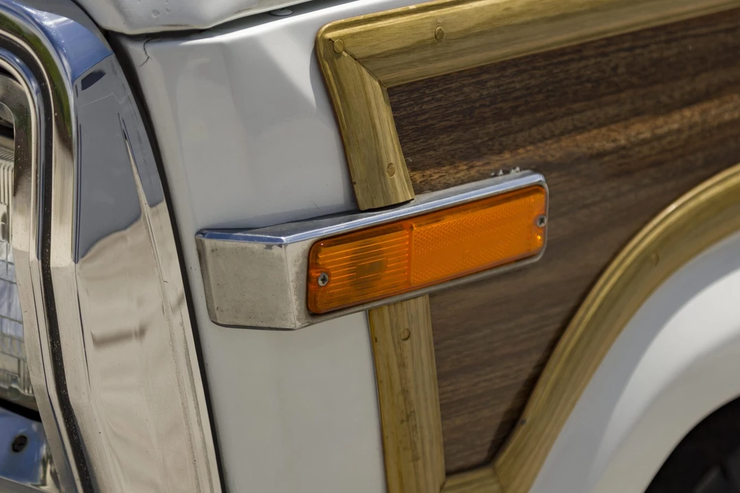 1990 Jeep SJ Grand Wagoneer - Image 28 of 31