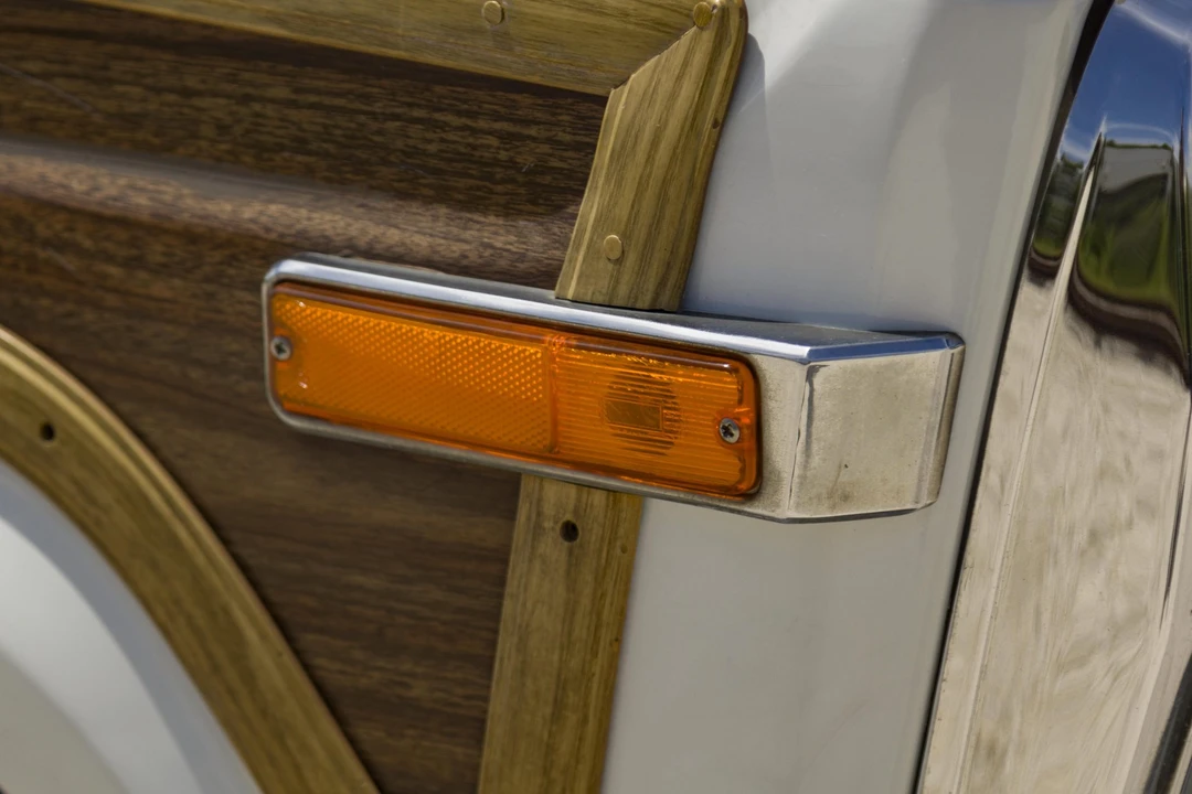 1990 Jeep SJ Grand Wagoneer - Image 27 of 31
