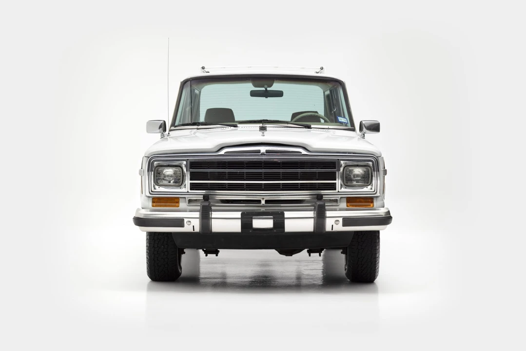 1990 Jeep SJ Grand Wagoneer - Image 2 of 31