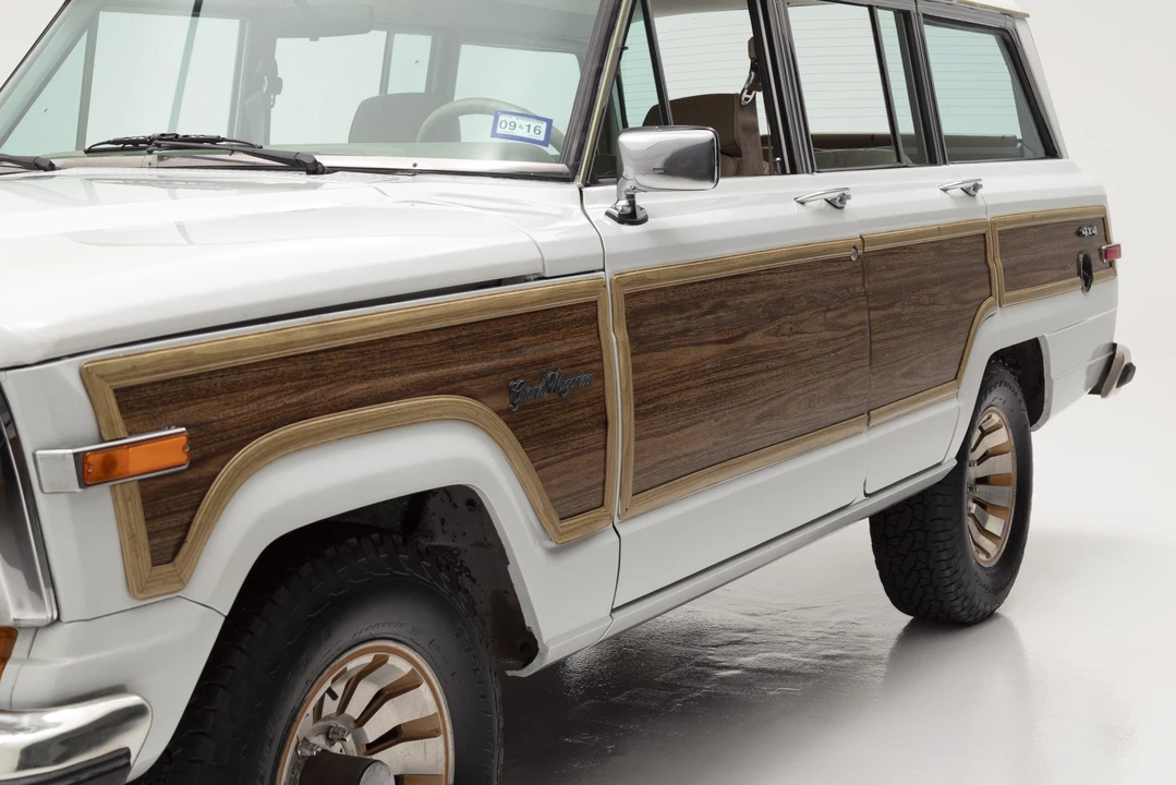 1990 Jeep SJ Grand Wagoneer - Image 21 of 31