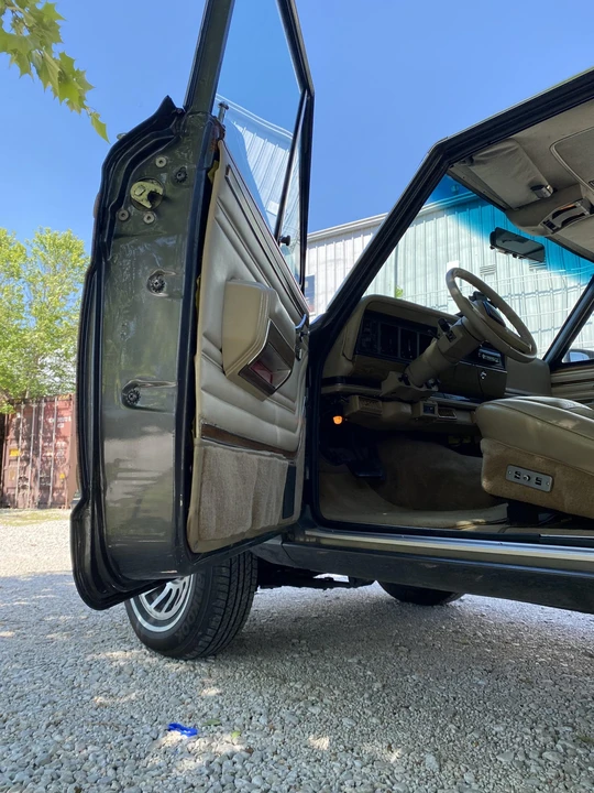 1990 Jeep SJ Grand Wagoneer - Image 26 of 31