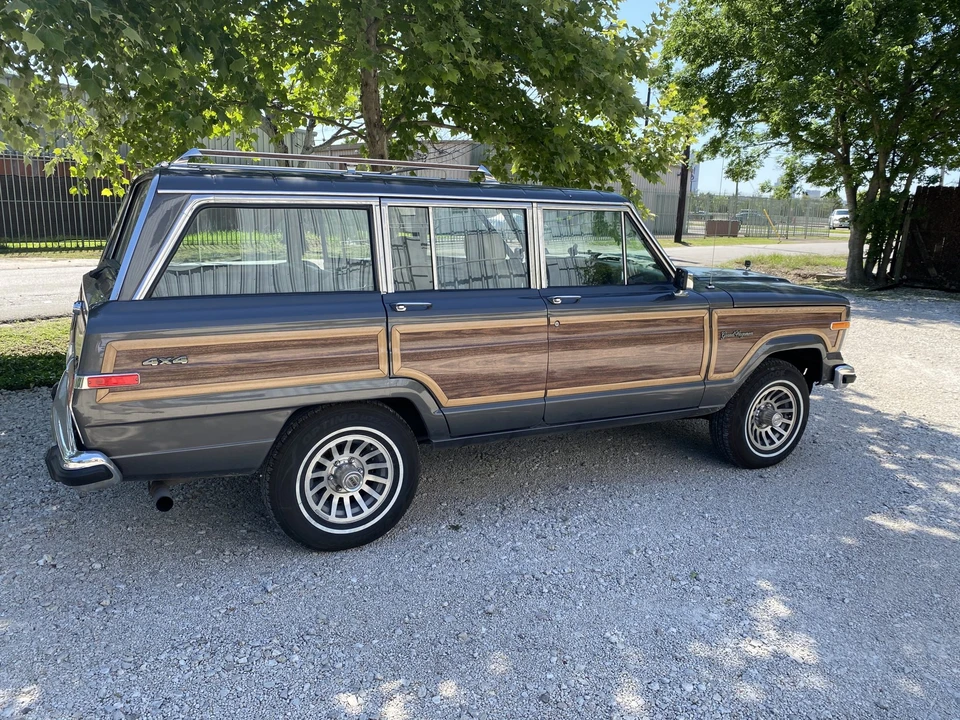 1990 Jeep SJ Grand Wagoneer - Image 6 of 31