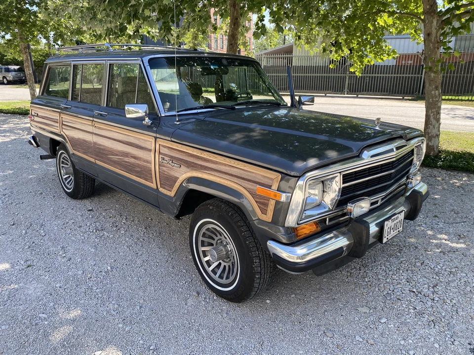 1990 Jeep SJ Grand Wagoneer - Image 4 of 31