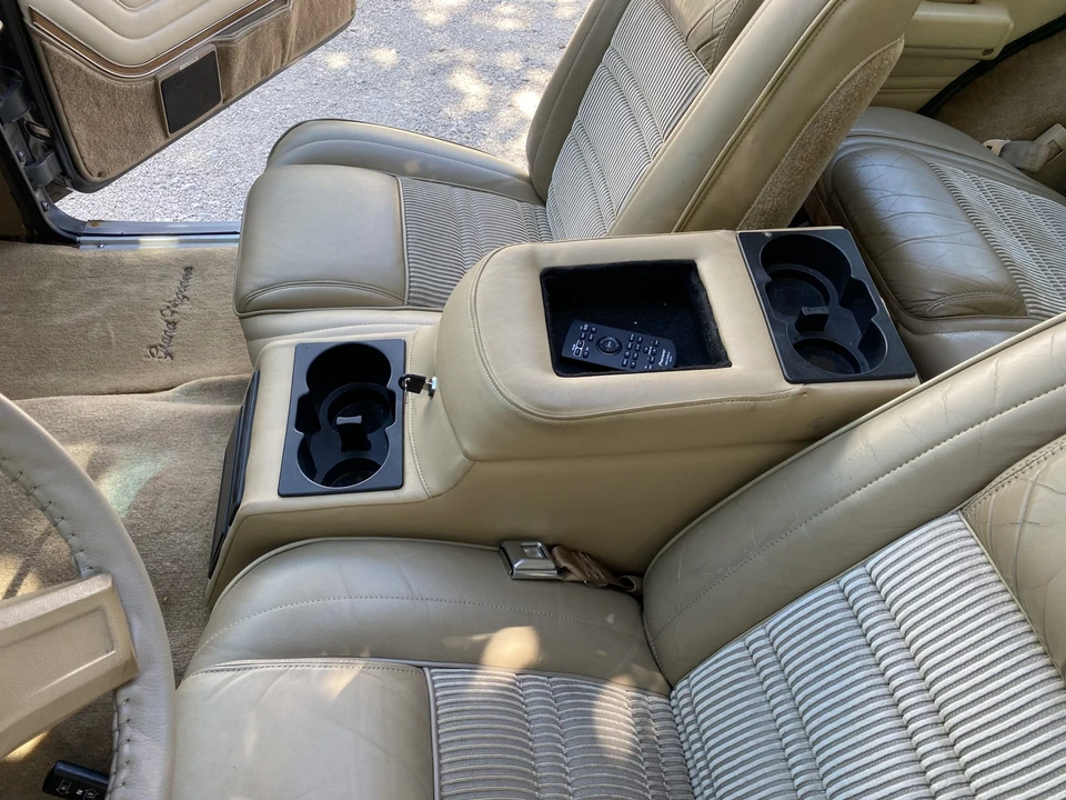 1990 Jeep SJ Grand Wagoneer - Image 31 of 31