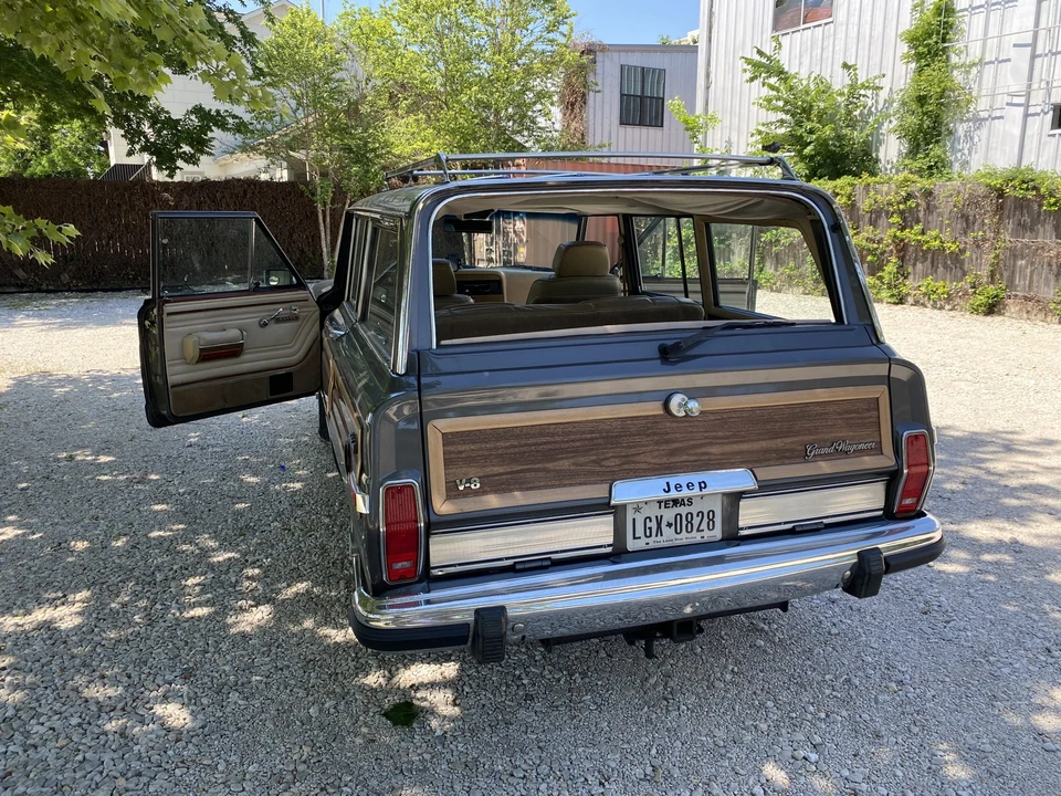 1990 Jeep SJ Grand Wagoneer - Image 10 of 31
