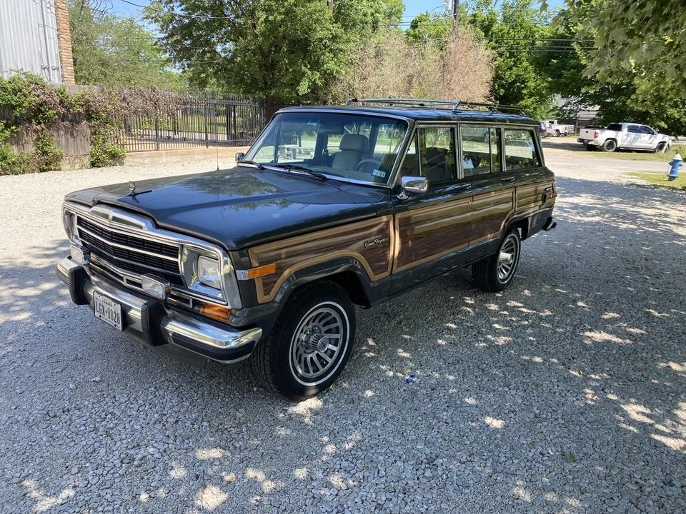 1990 Jeep SJ Grand Wagoneer - Image 2 of 31