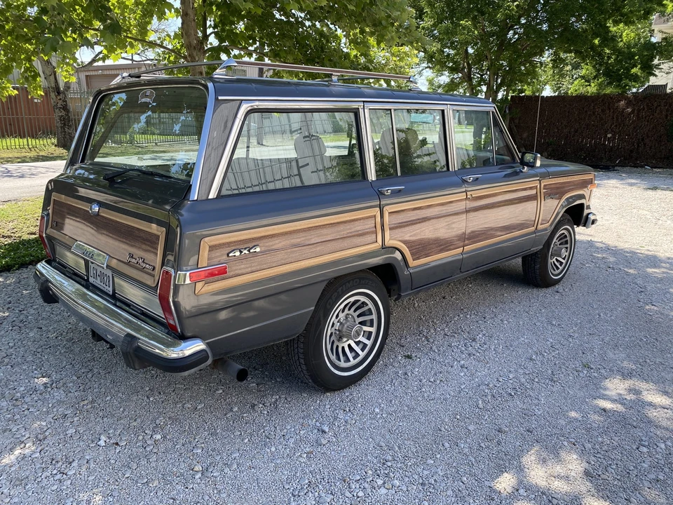 1990 Jeep SJ Grand Wagoneer - Image 7 of 31