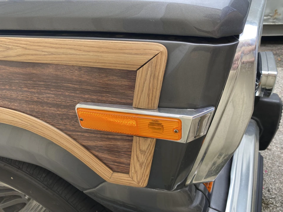 1990 Jeep SJ Grand Wagoneer - Image 21 of 31