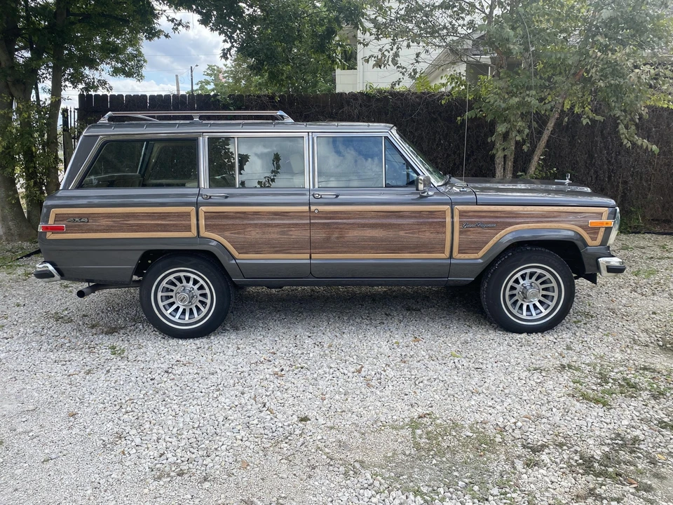 1990 Jeep SJ Grand Wagoneer - Image 5 of 31