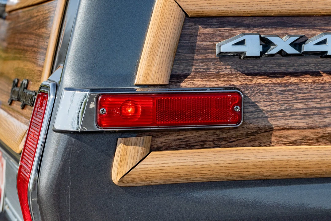1990 Jeep SJ Grand Wagoneer - Image 22 of 31
