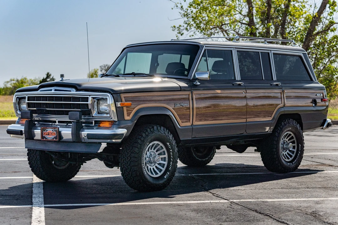 1990 Jeep SJ Grand Wagoneer - Image 2 of 31