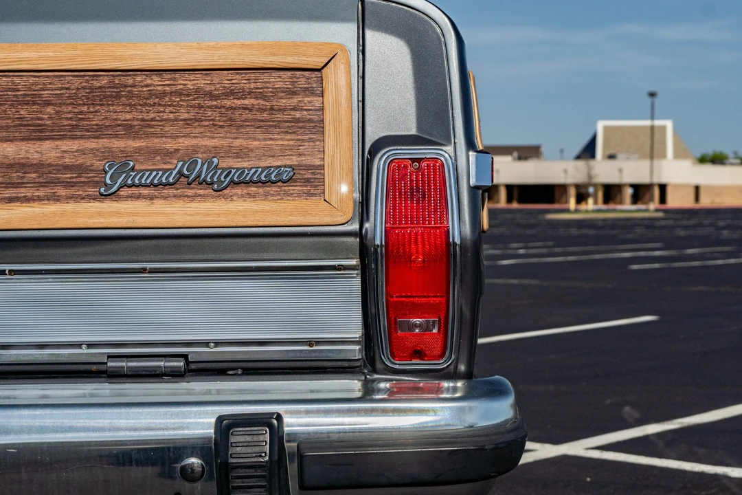 1990 Jeep SJ Grand Wagoneer - Image 28 of 31