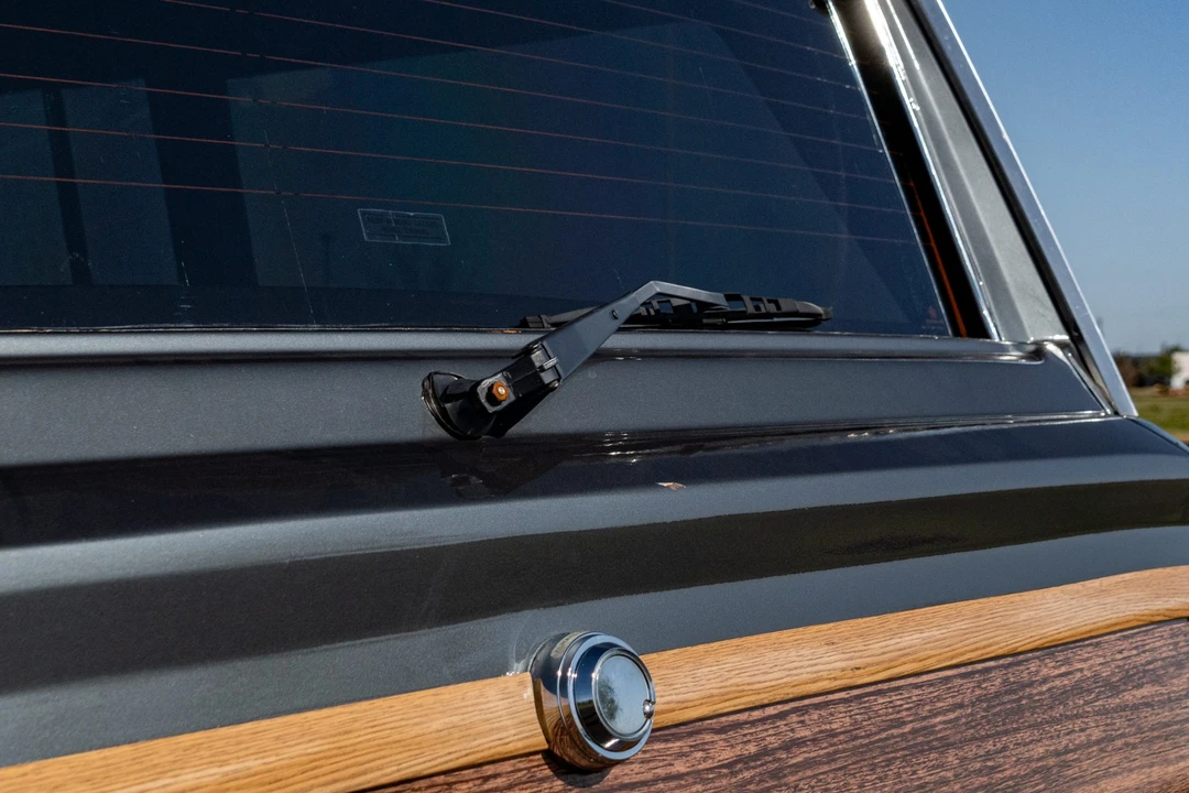 1990 Jeep SJ Grand Wagoneer - Image 25 of 31