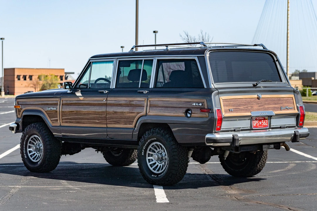 1990 Jeep SJ Grand Wagoneer - Image 4 of 31