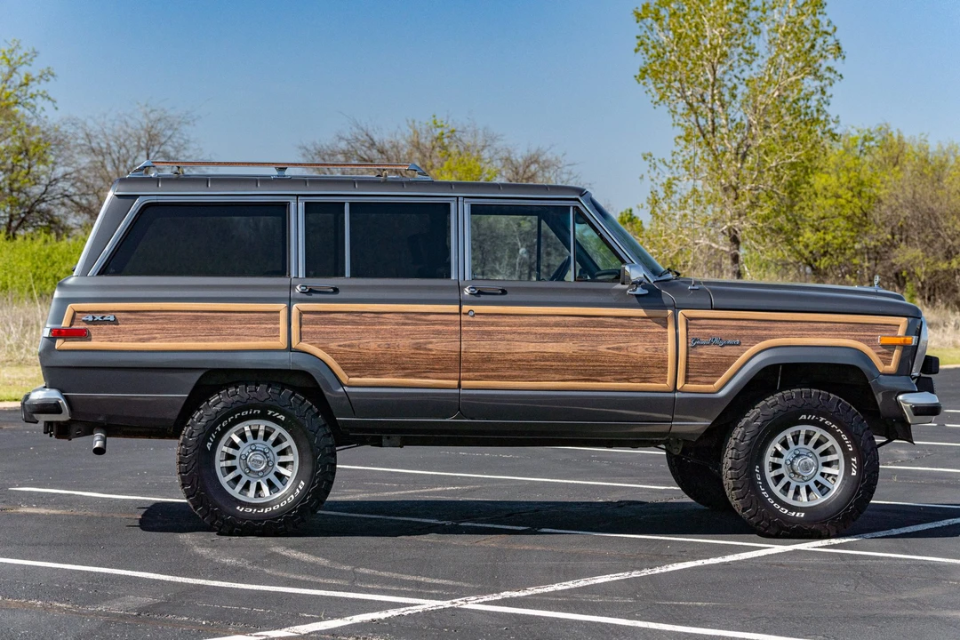 1990 Jeep SJ Grand Wagoneer - Image 7 of 31