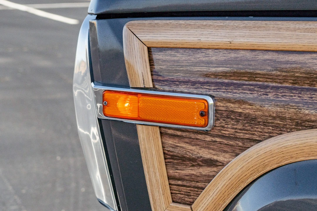 1990 Jeep SJ Grand Wagoneer - Image 13 of 31