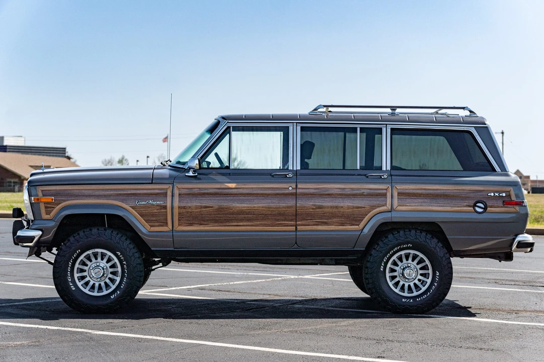 1990 Jeep SJ Grand Wagoneer - Image 3 of 31