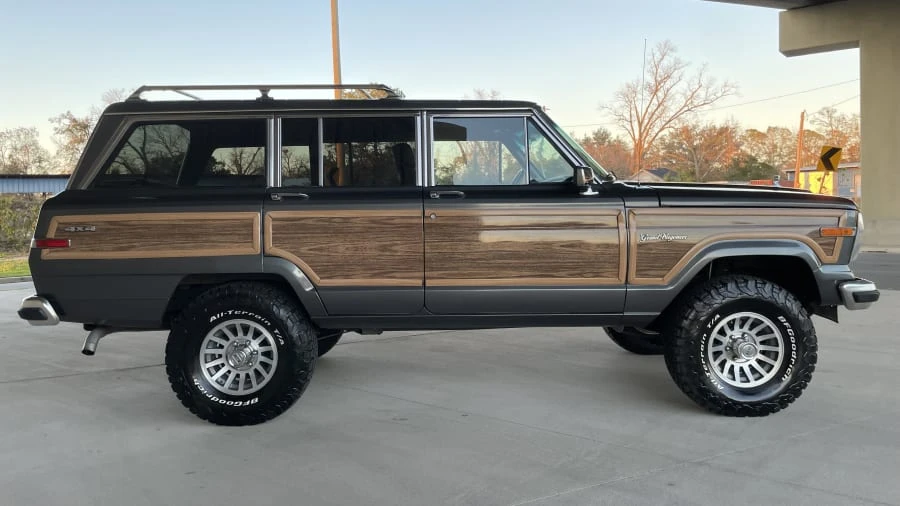 1990 Jeep SJ Grand Wagoneer - Image 2 of 31