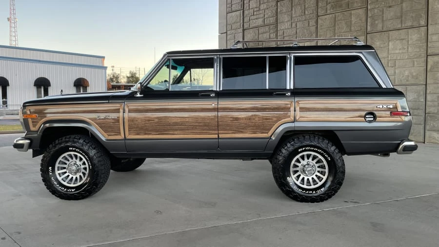 1990 Jeep SJ Grand Wagoneer - Image 13 of 31