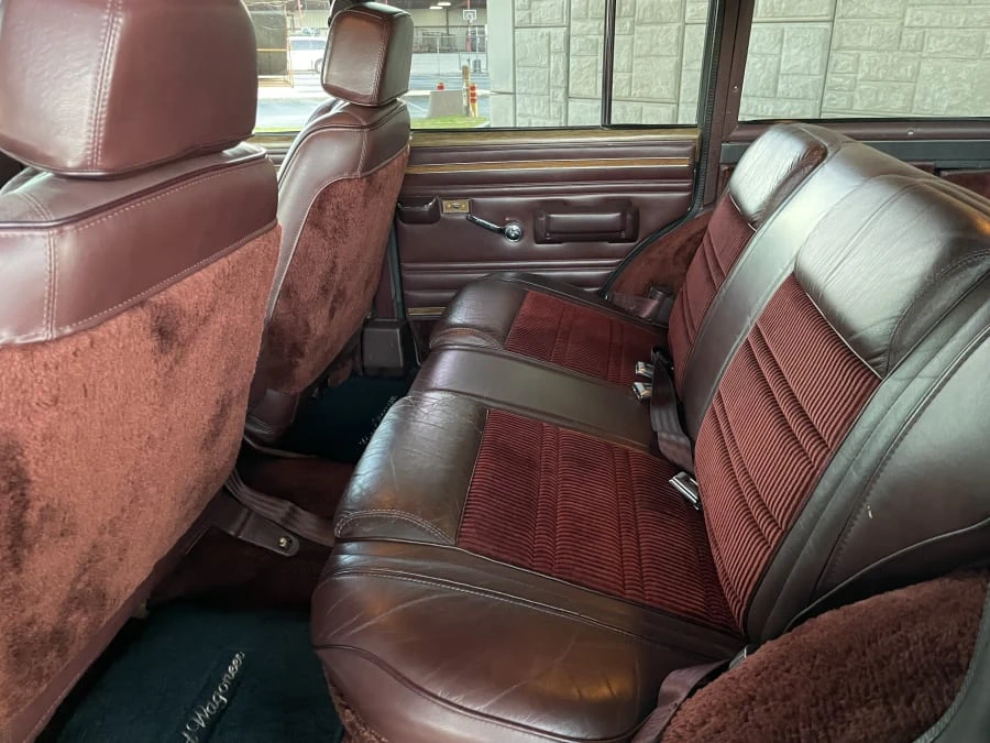 1990 Jeep SJ Grand Wagoneer - Image 23 of 31