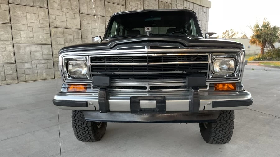 1990 Jeep SJ Grand Wagoneer - Image 4 of 31
