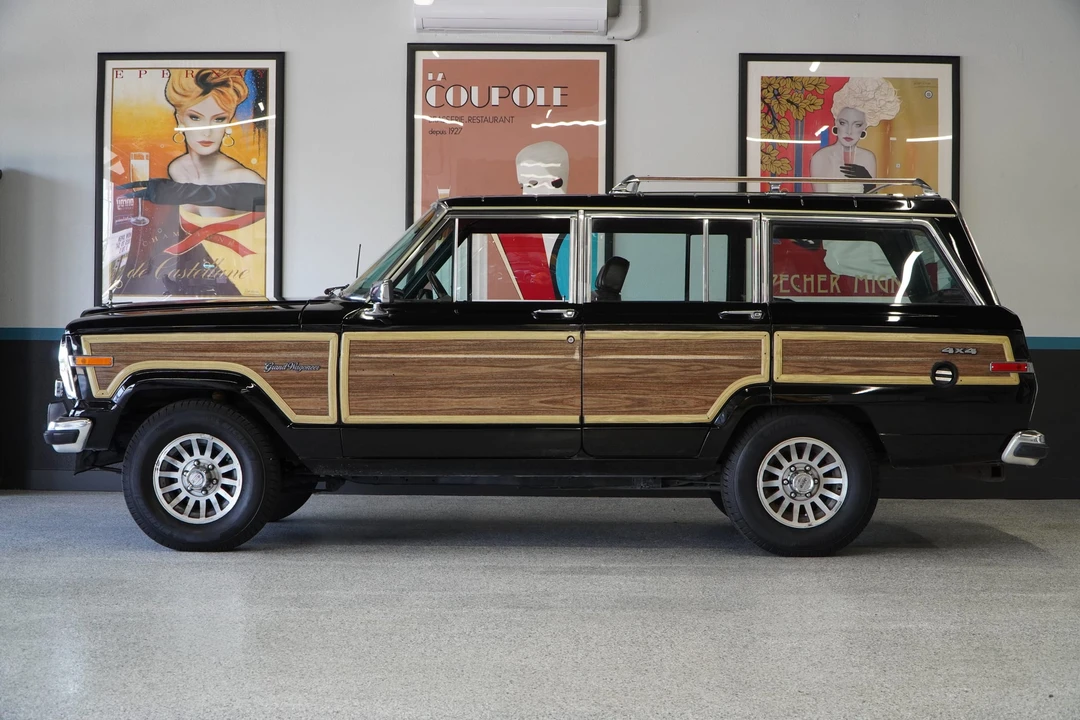 1990 Jeep SJ Grand Wagoneer - Image 24 of 31