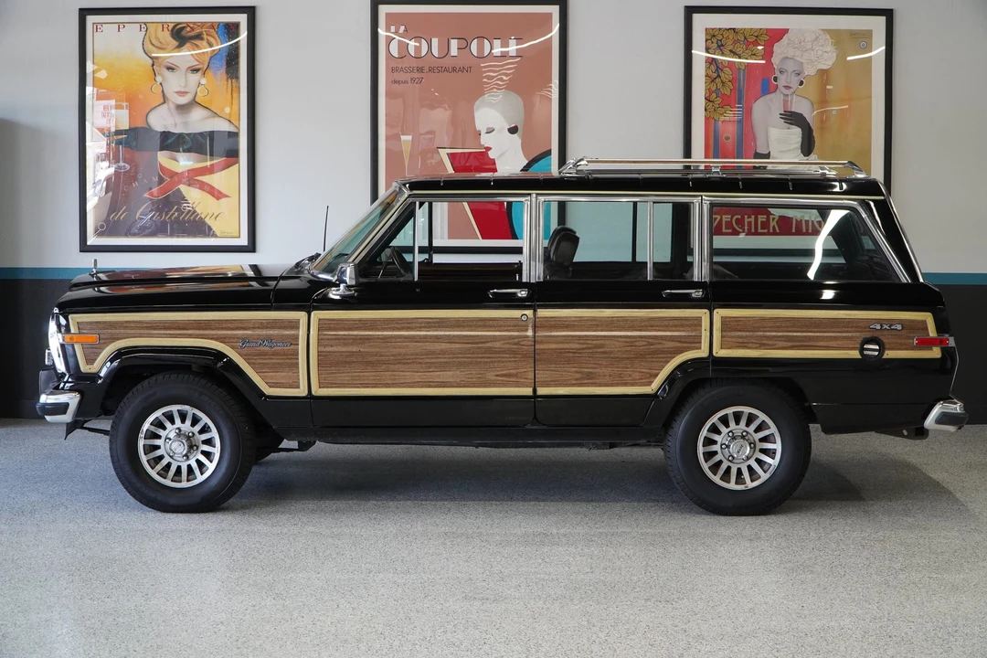 1990 Jeep SJ Grand Wagoneer - Image 25 of 31