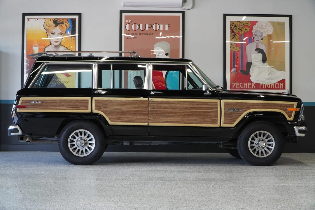 1990 Jeep SJ Grand Wagoneer - Image 13 of 31