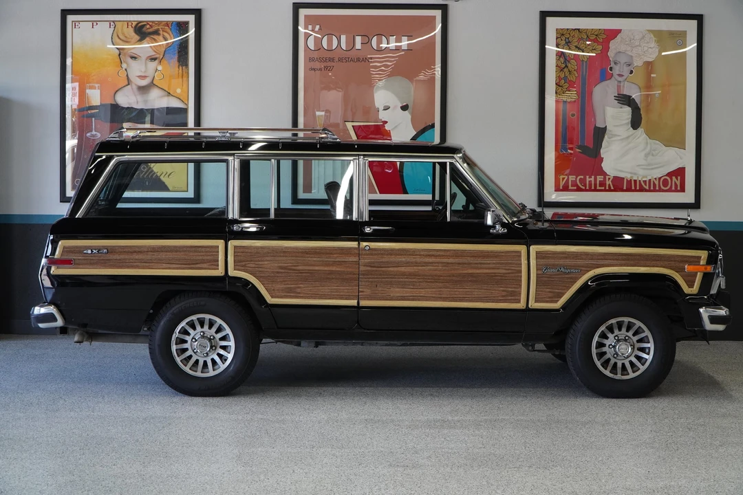 1990 Jeep SJ Grand Wagoneer - Image 12 of 31