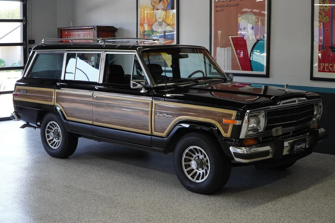 1990 Jeep SJ Grand Wagoneer - Image 10 of 31