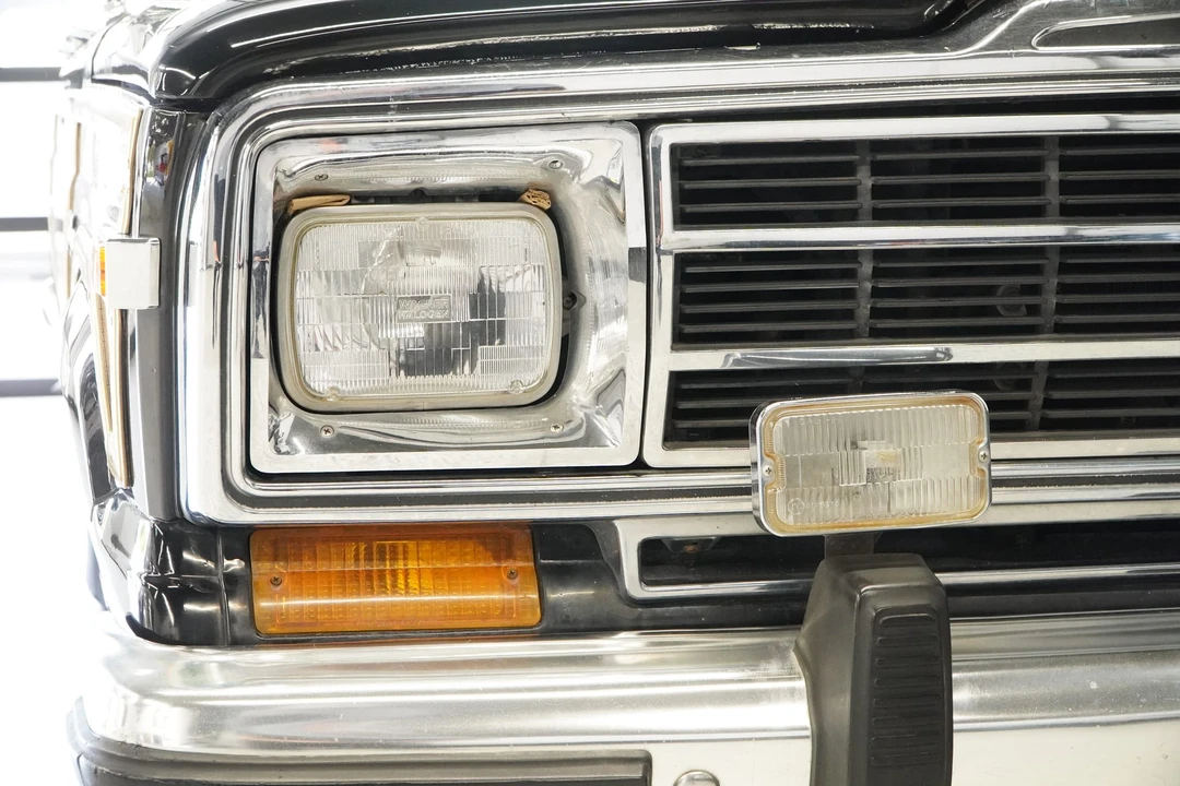 1990 Jeep SJ Grand Wagoneer - Image 26 of 31